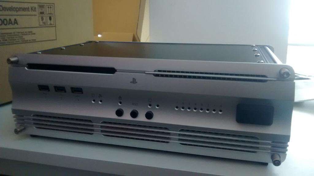 Zobacz dawne PlayStation w wersjach deweloperskich