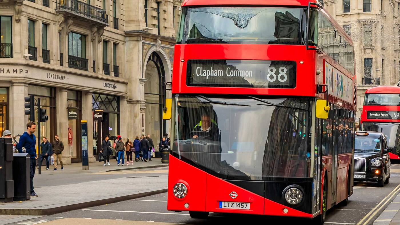 elektryczne autobusy, hałas elektrycznych autobusów, londyńskie autobusy, emitowanie hałasu przez EV