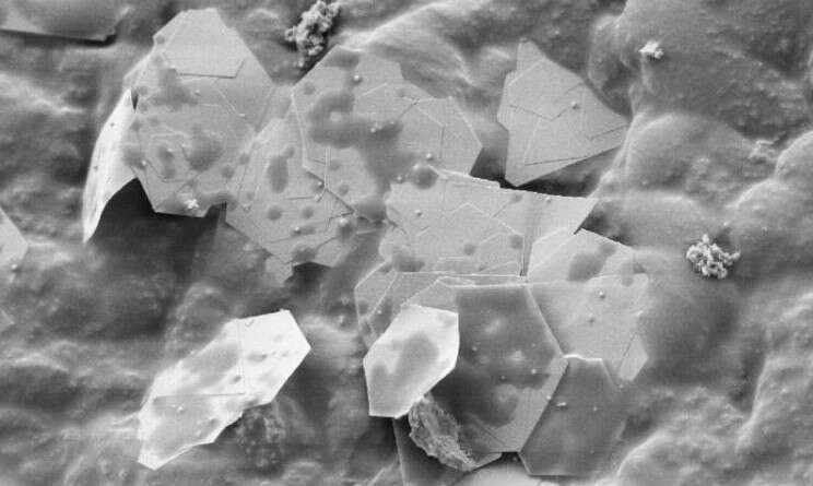 złoto z plastiku, plastik w złoto, lekkie złoto, złoto z tworzywa sztucznego