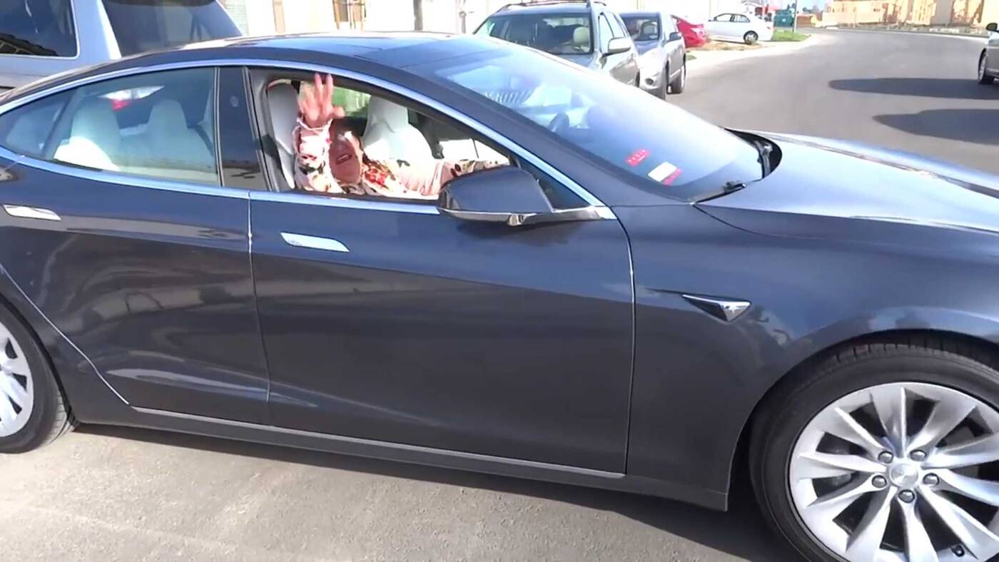 Tesla Smart Summon, Smart Summon, autonomia Tesli, przerażenie autonomicznym samochodem