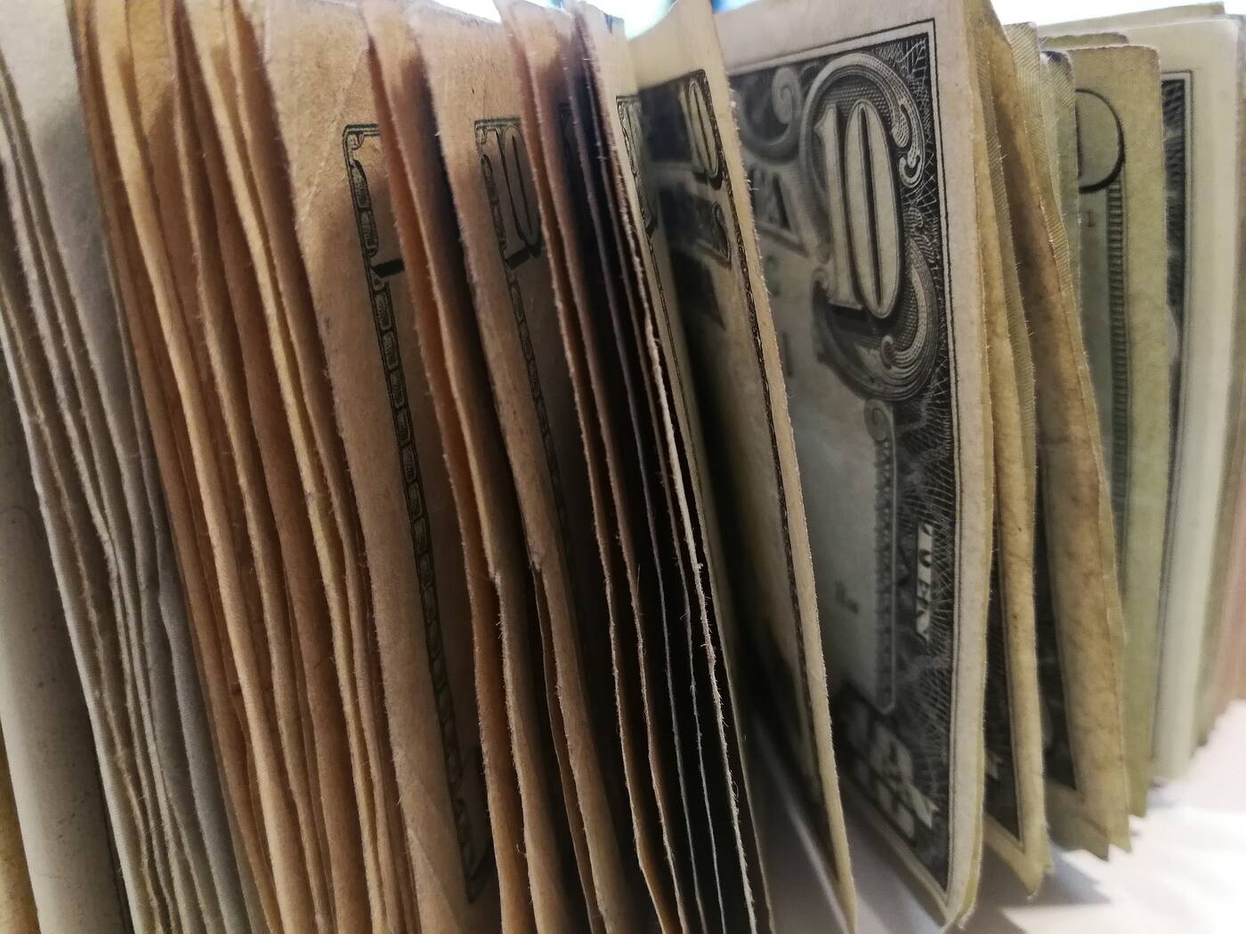 Brudna forsa. Jakie bakterie ukrywają się na banknotach?