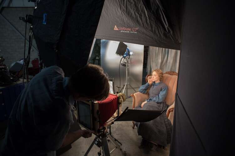 Niezwykle klimatyczna sesja promująca Małe kobietki. Zobaczcie zdjęcia jak z epoki!