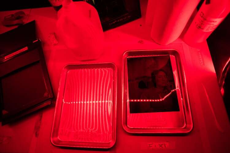 Niezwykle klimatyczna sesja promująca Małe kobietki. Zobaczcie zdjęcia jak z epoki!