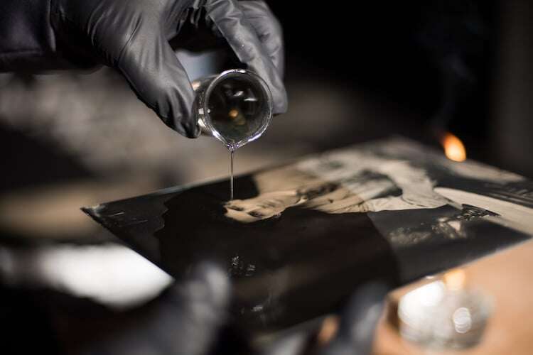 Niezwykle klimatyczna sesja promująca Małe kobietki. Zobaczcie zdjęcia jak z epoki!