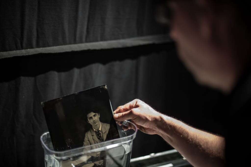 Niezwykle klimatyczna sesja promująca Małe kobietki. Zobaczcie zdjęcia jak z epoki!