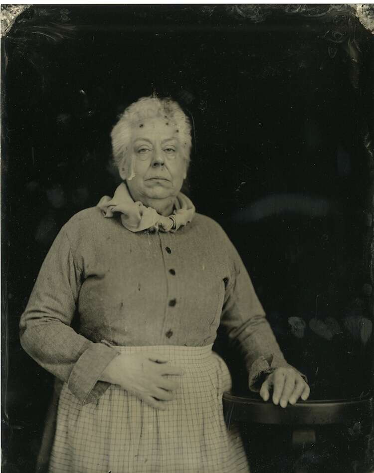 Niezwykle klimatyczna sesja promująca Małe kobietki. Zobaczcie zdjęcia jak z epoki!