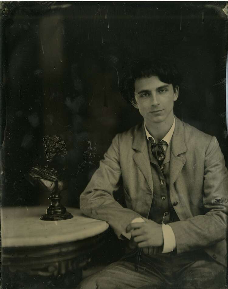 Niezwykle klimatyczna sesja promująca Małe kobietki. Zobaczcie zdjęcia jak z epoki!