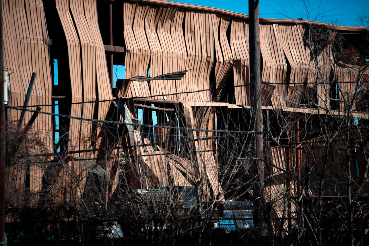 wybuch w Huston, Corvette, Chevrolet Corvette, Corvette pod gruzami