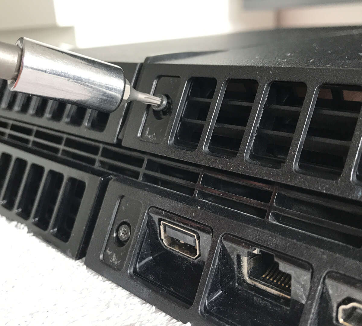 Czyszczenie radiatora PS4. Po latach, w miarę uciszyłem konsolę