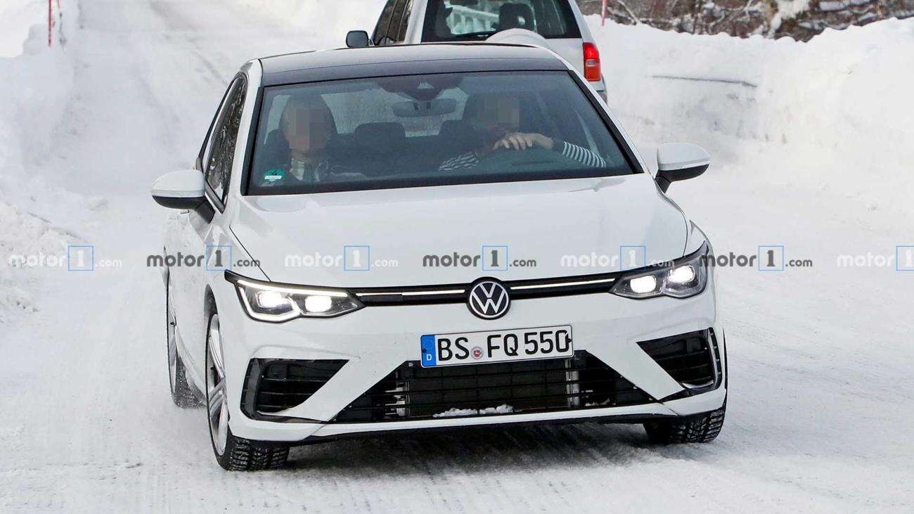 Gdyby nie Audi, nowy Volkswagen Golf R ryczałby pięcioma cylindrami