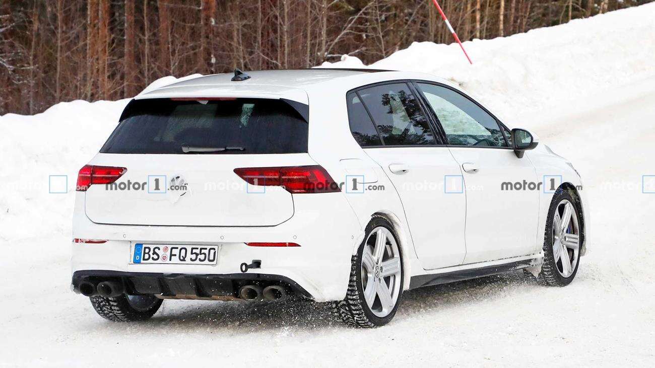 Gdyby nie Audi, nowy Volkswagen Golf R ryczałby pięcioma cylindrami