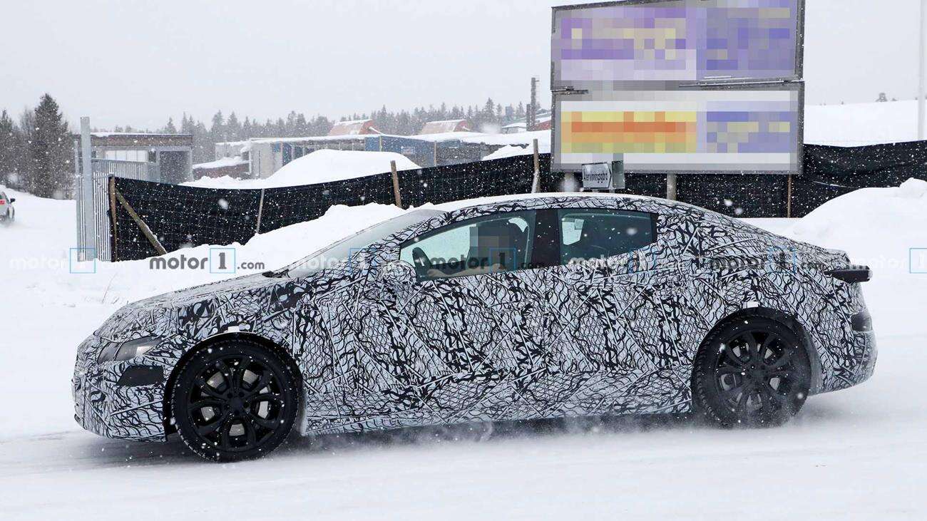 Elektryczny odpowiednik E-klasy Mercedesa, czyli EQE 2023