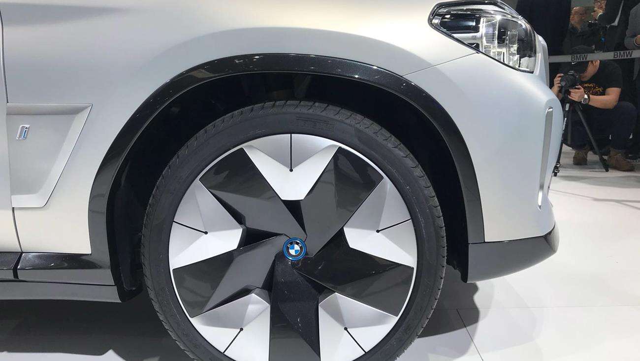 Elektryczny SUV BMW iX3 2020 na zdjęciach