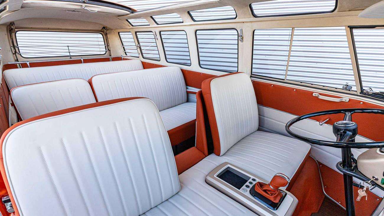 Klasyczny busik Volkswagena przerobiony na elektryczne cacko