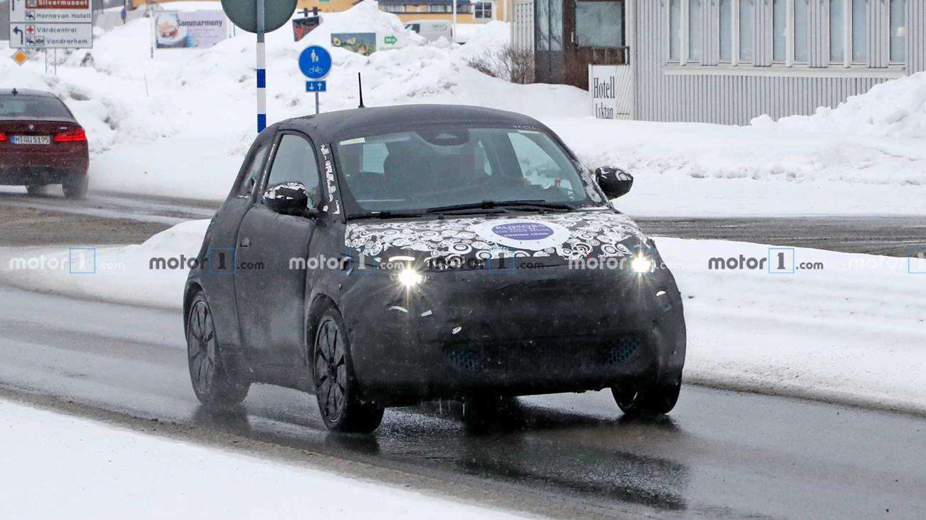 Nowy Fiat 500e w kamuflażu wygląda słodko!