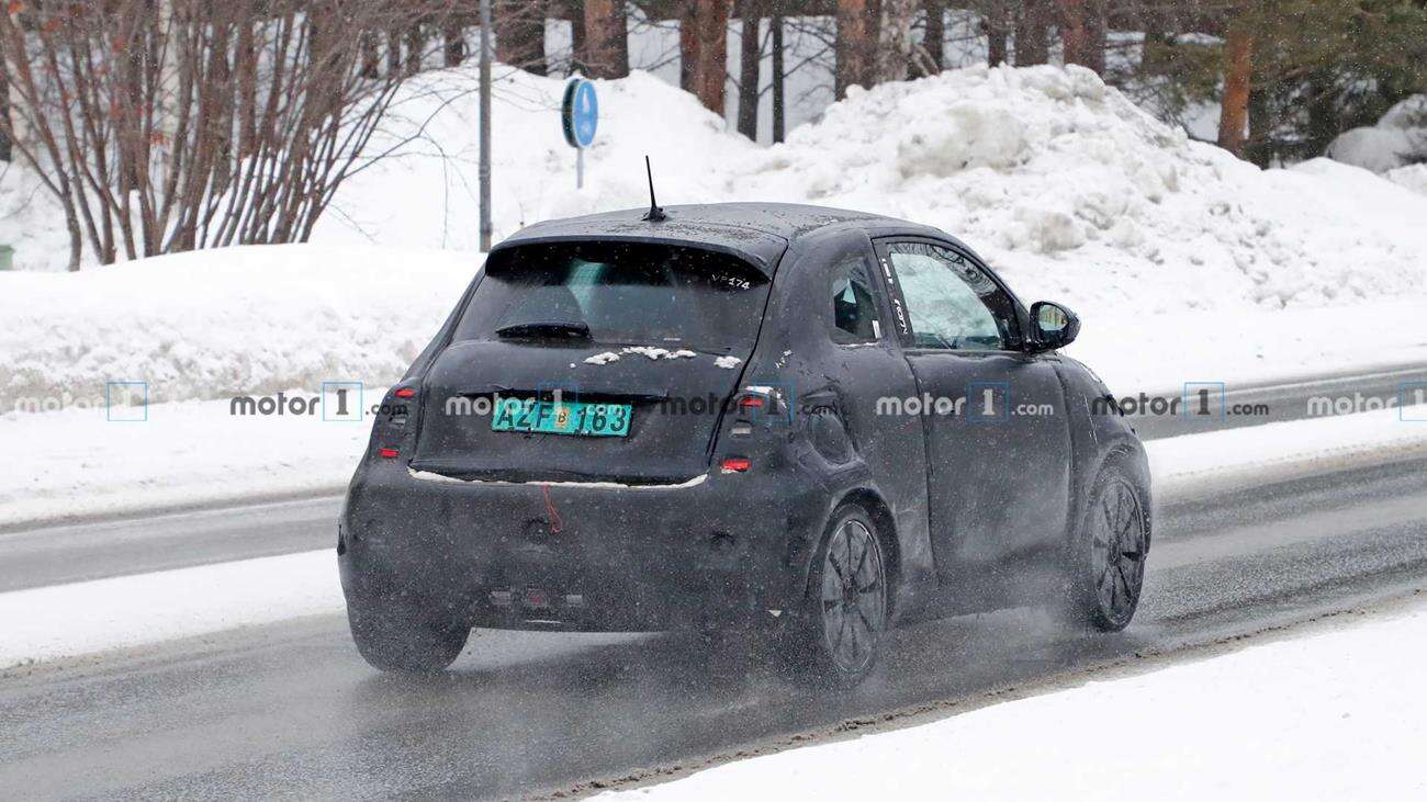 Nowy Fiat 500e w kamuflażu wygląda słodko!