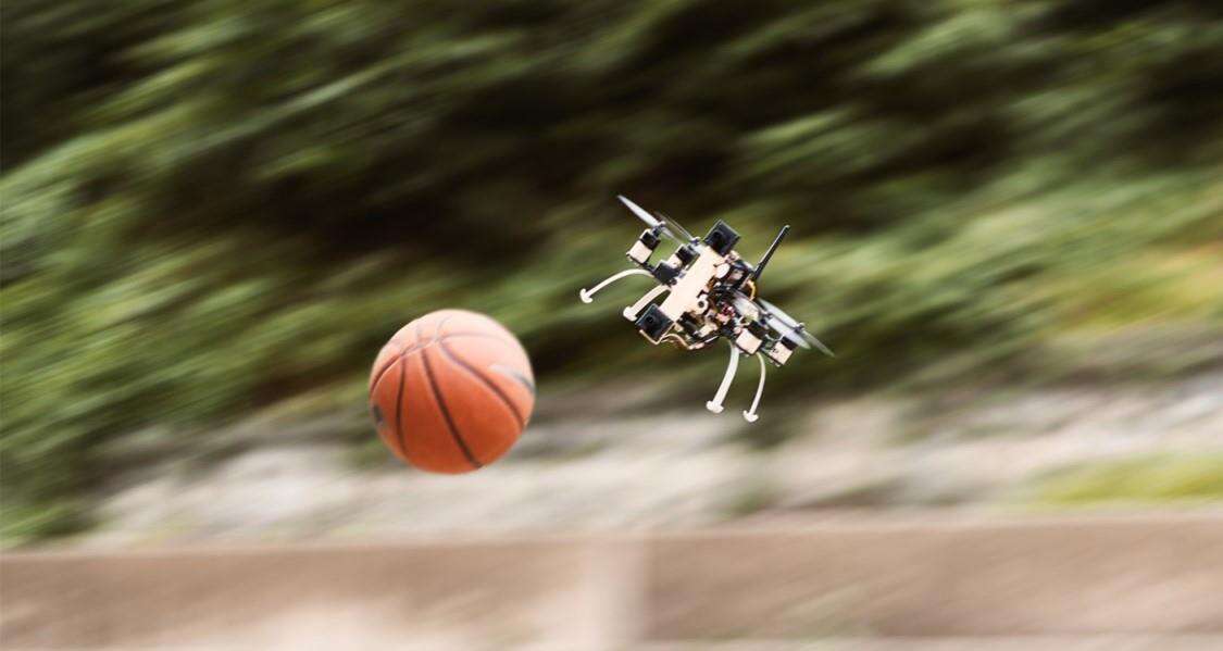 dron, unikanie przeszkód, system unikania przeszkód, quadcopter