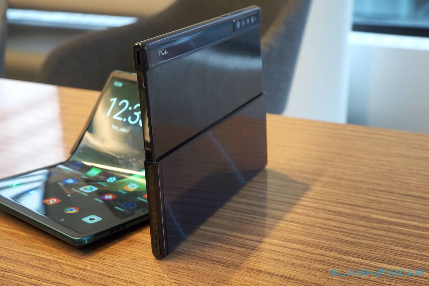 TCL rozsuwany smartfon
