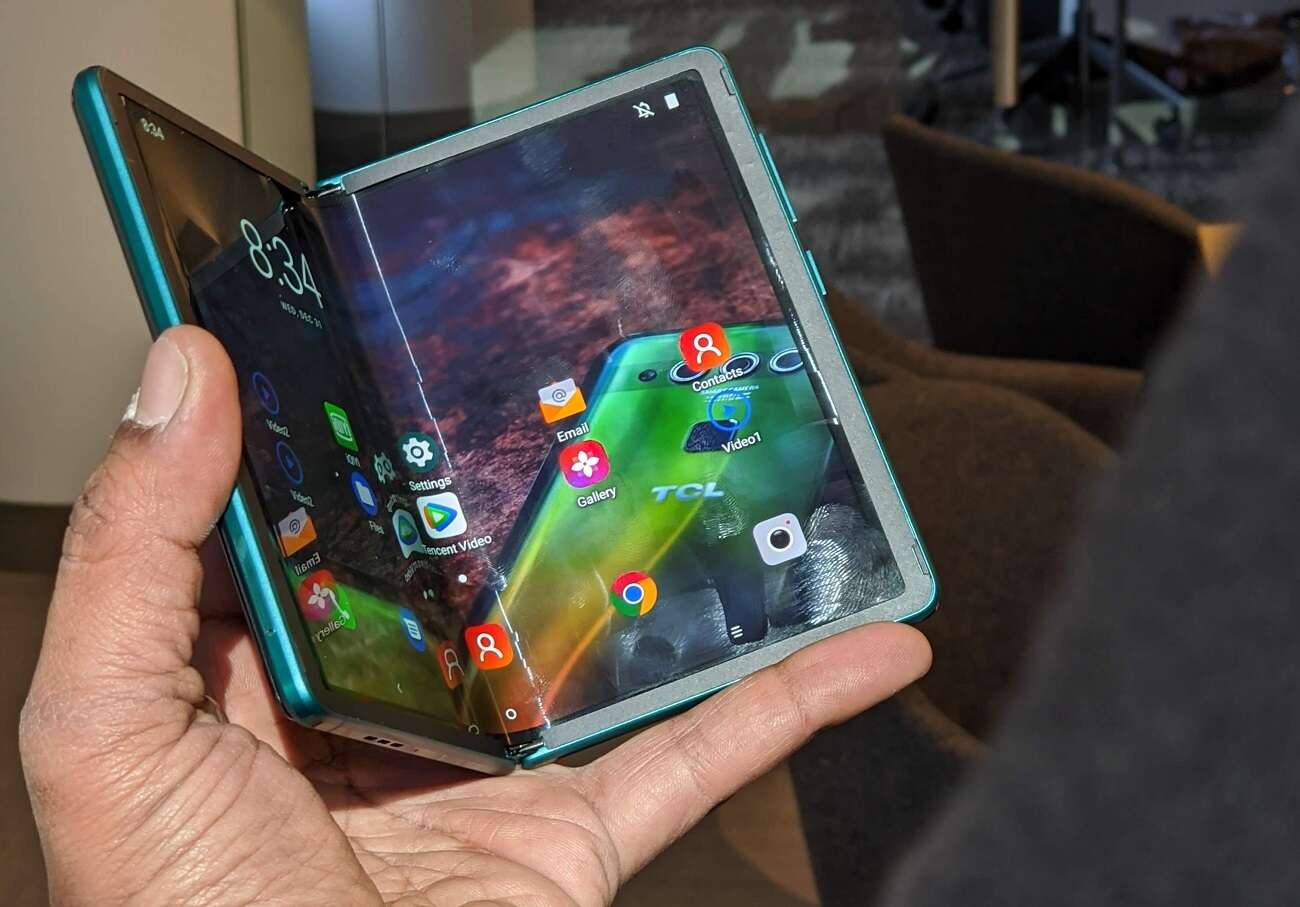 TCL składany smartfon klapka