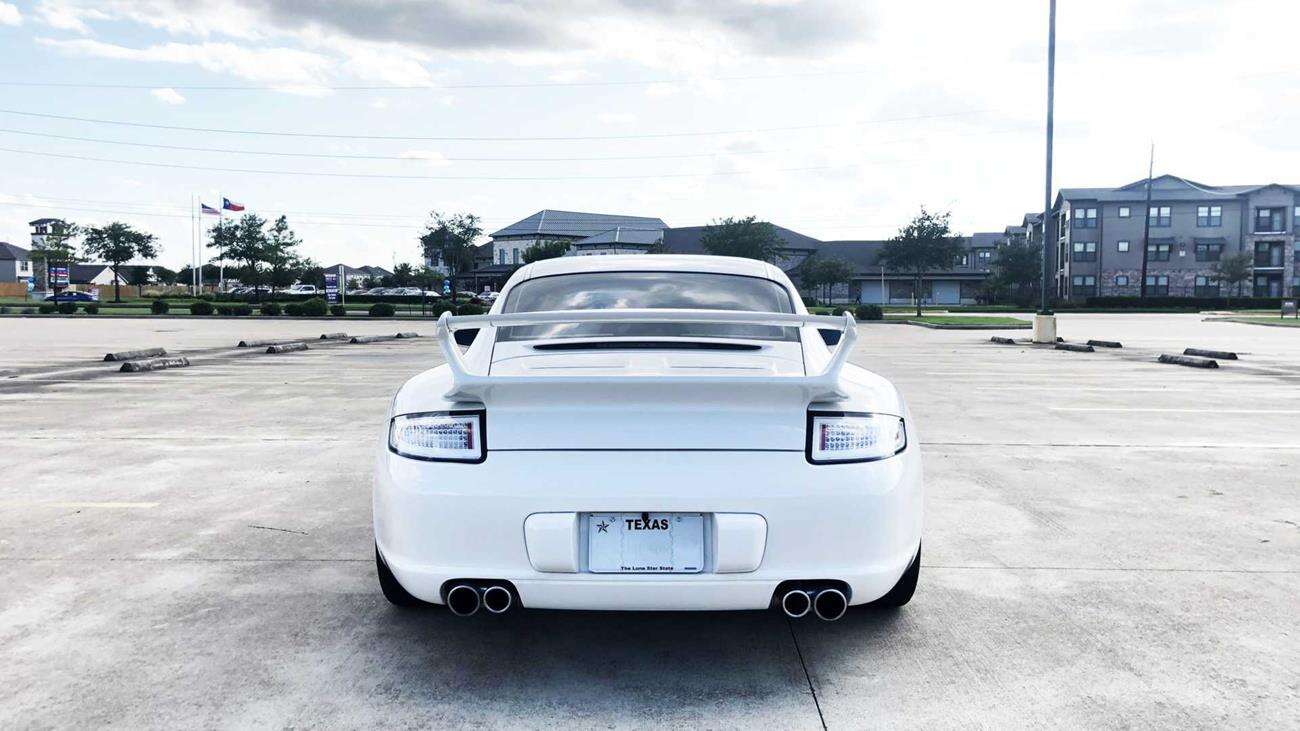 To Porsche 911 Carrera S wsadzi Cię w sam środek akcji