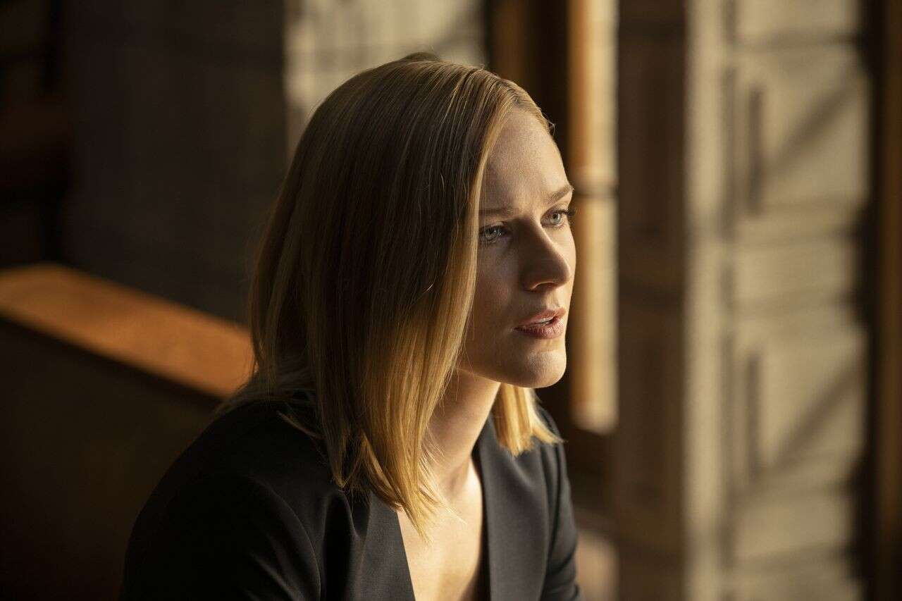 Kim jest Charlotte Hale? Zobacz nowe zdjęcia z kolejnego odcinka 3.sezonu Westworld