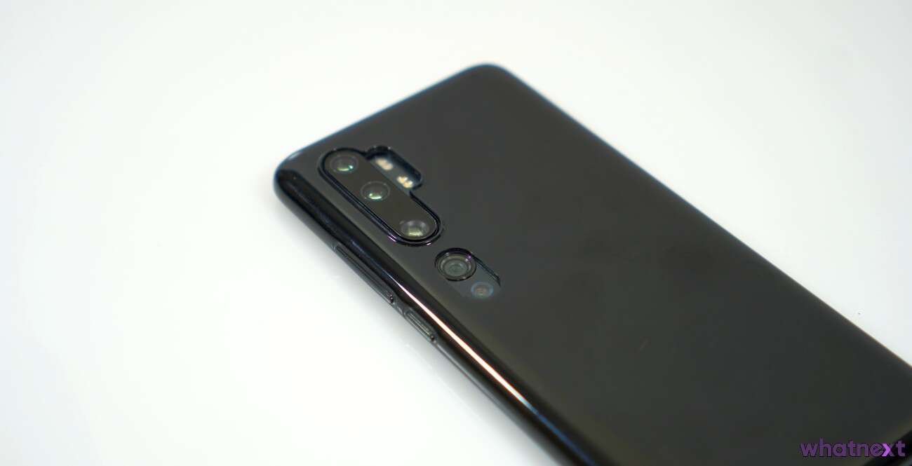 Czarne smartfony były nudne? To teraz są kolorowe i takie same