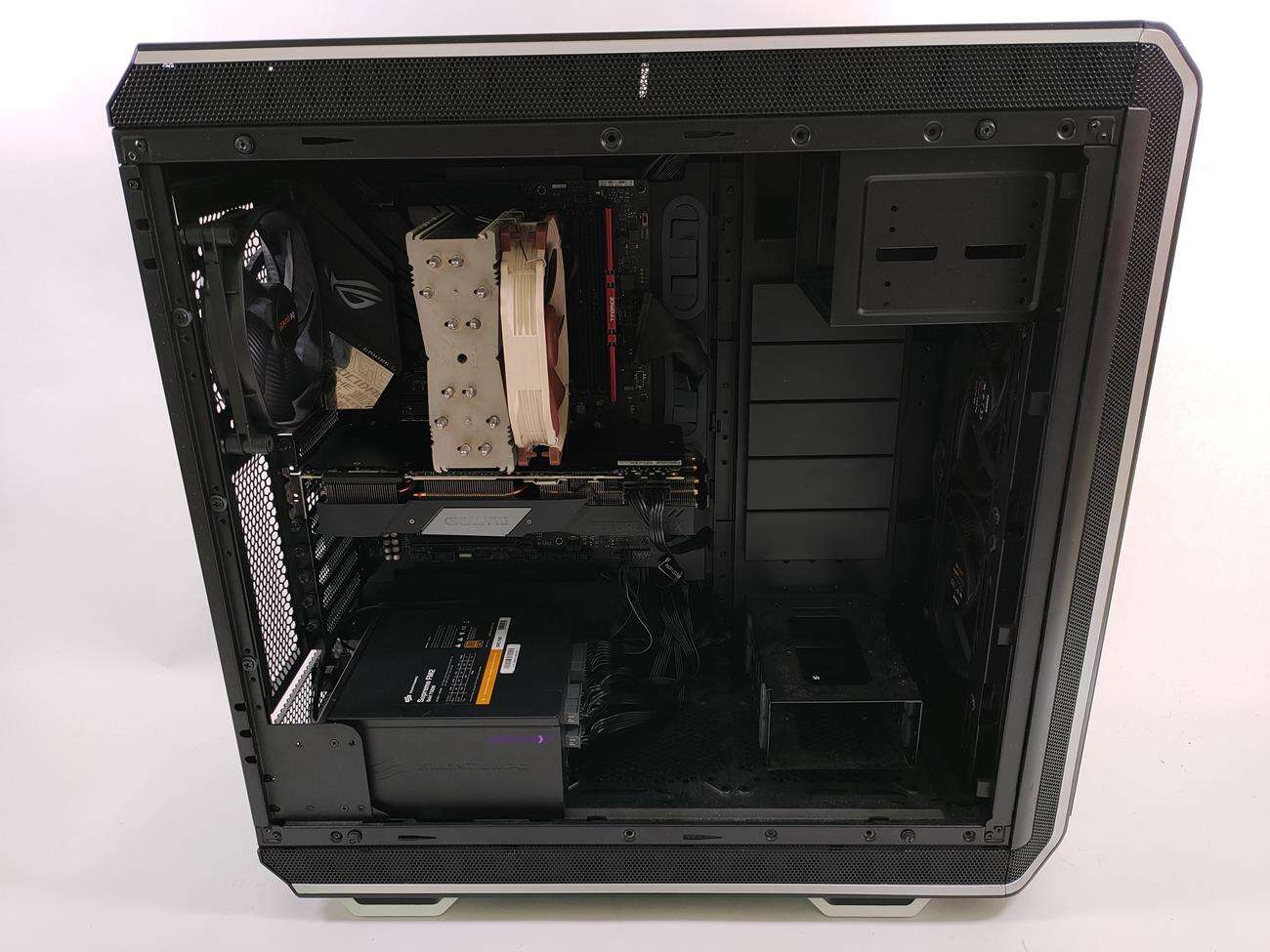 Czy ułożenie okablowania w obudowie ma wpływ na temperatury?