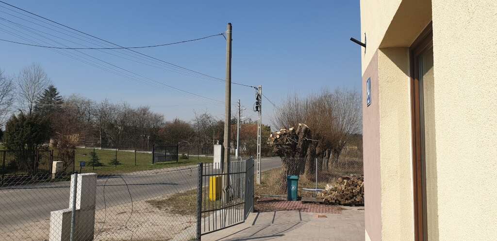 Miał być światłowód, jest Neostrada do 10 Mb/s. Bo dom oficjalnie nie istnieje