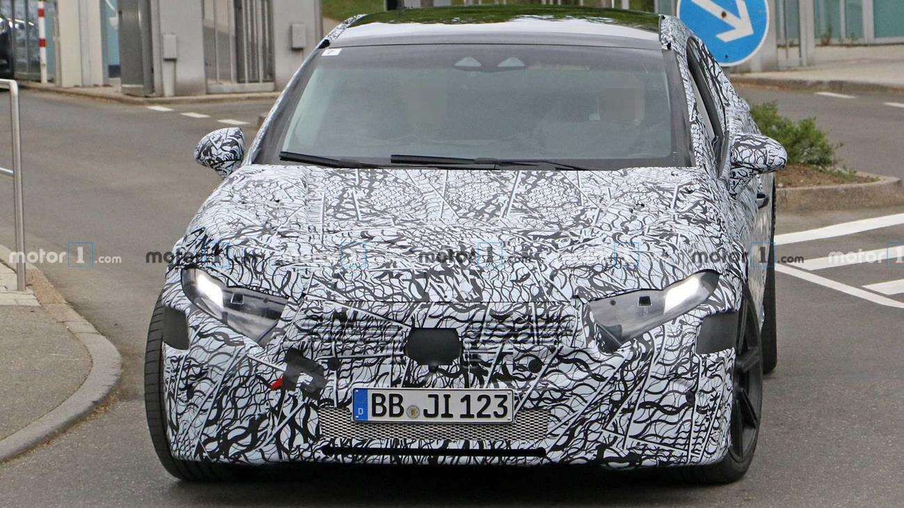 Nie zwracajcie uwagi na wydechy, bo to elektryczny Mercedes EQS