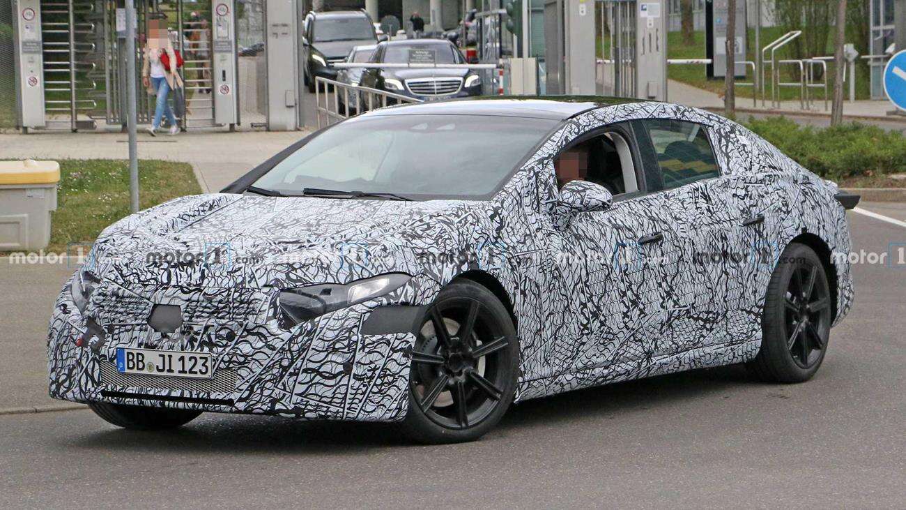 Nie zwracajcie uwagi na wydechy, bo to elektryczny Mercedes EQS