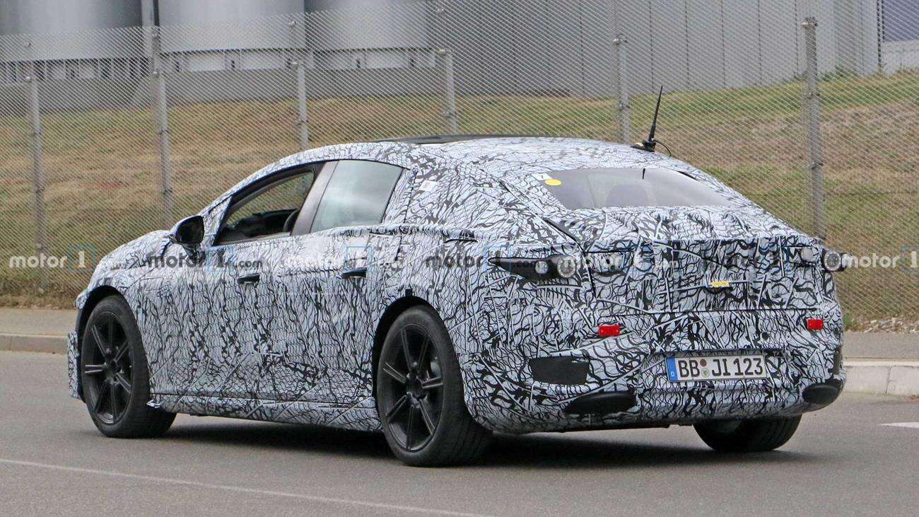 Nie zwracajcie uwagi na wydechy, bo to elektryczny Mercedes EQS