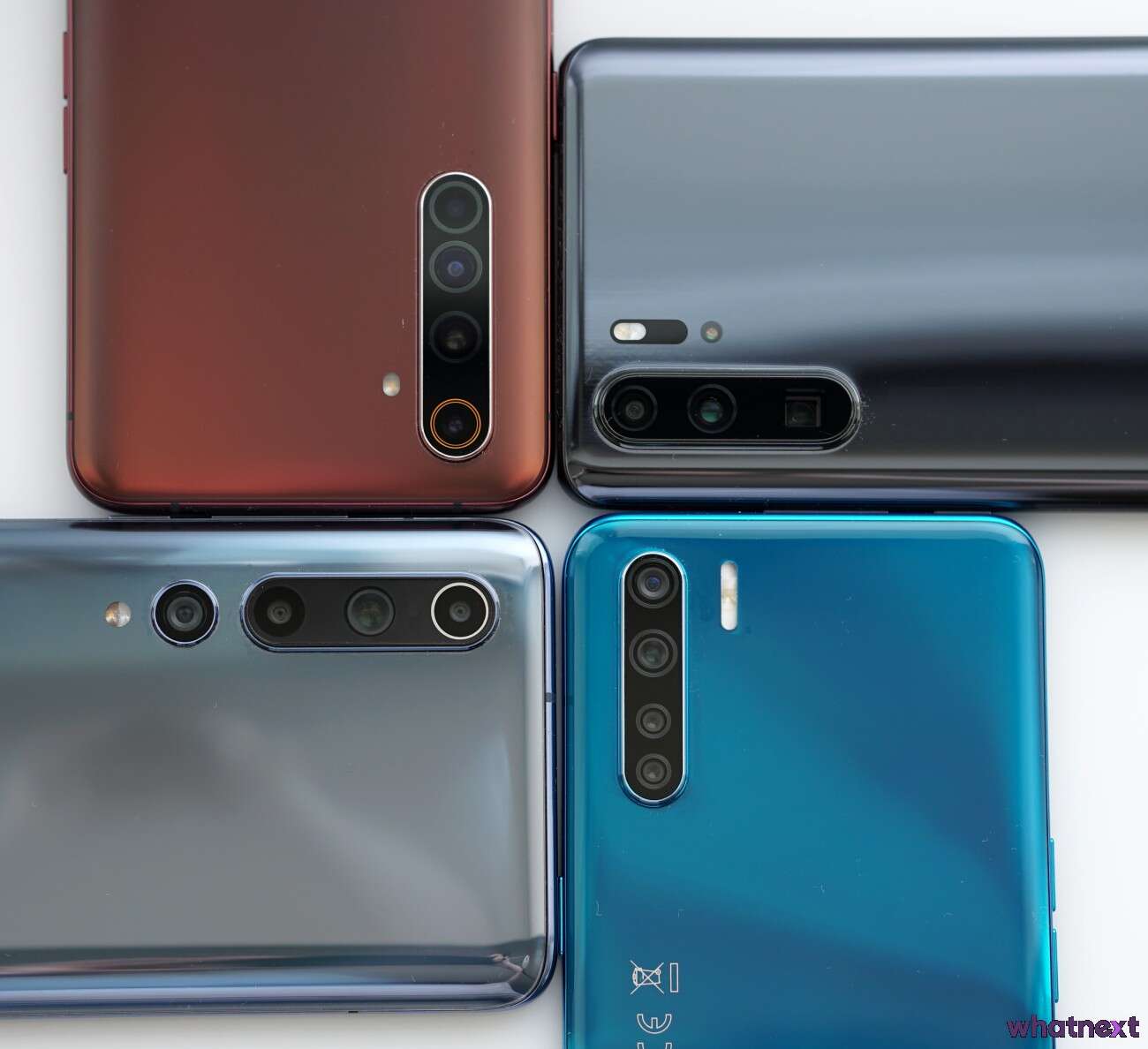 Czarne smartfony były nudne? To teraz są kolorowe i takie same