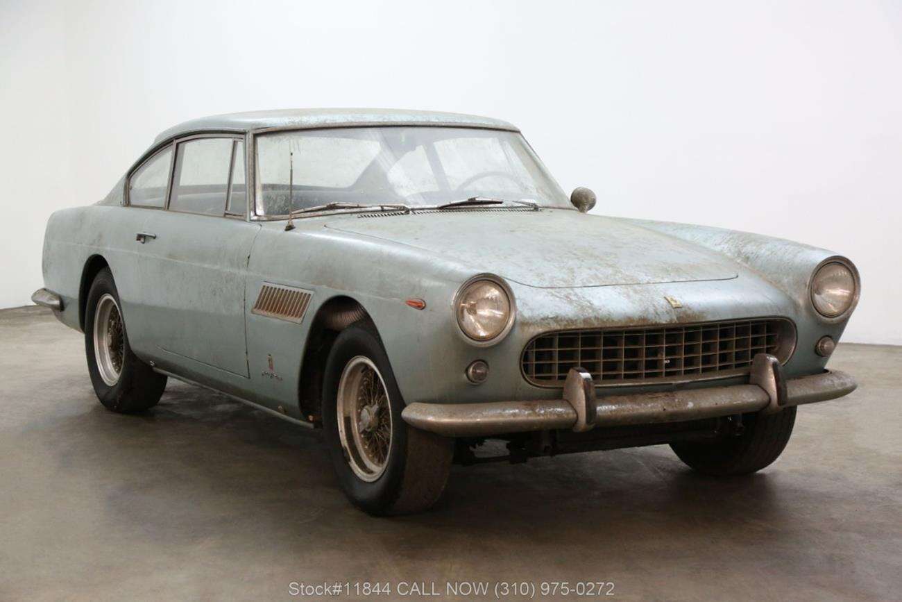 To wyjątkowe Ferrari 250GTE spędziło dekady w garażu