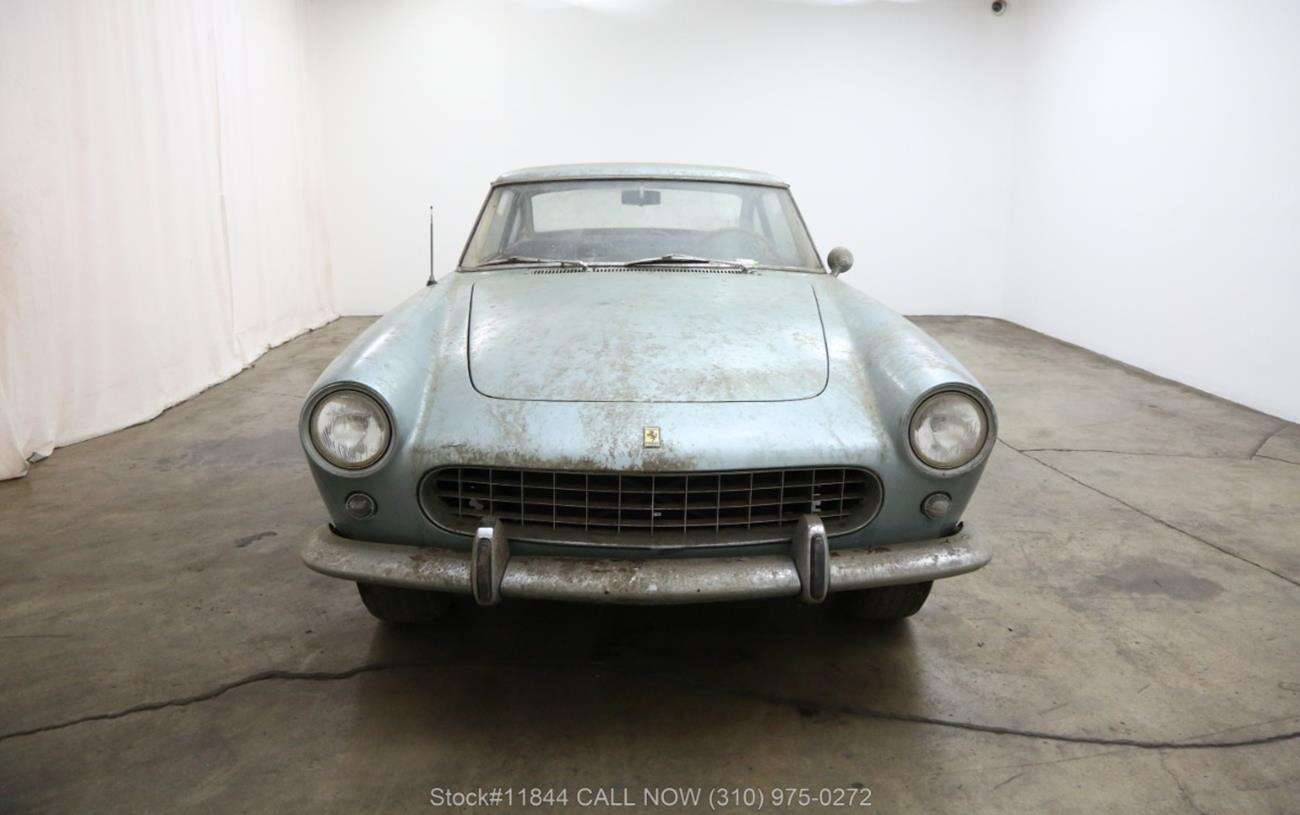 To wyjątkowe Ferrari 250GTE spędziło dekady w garażu