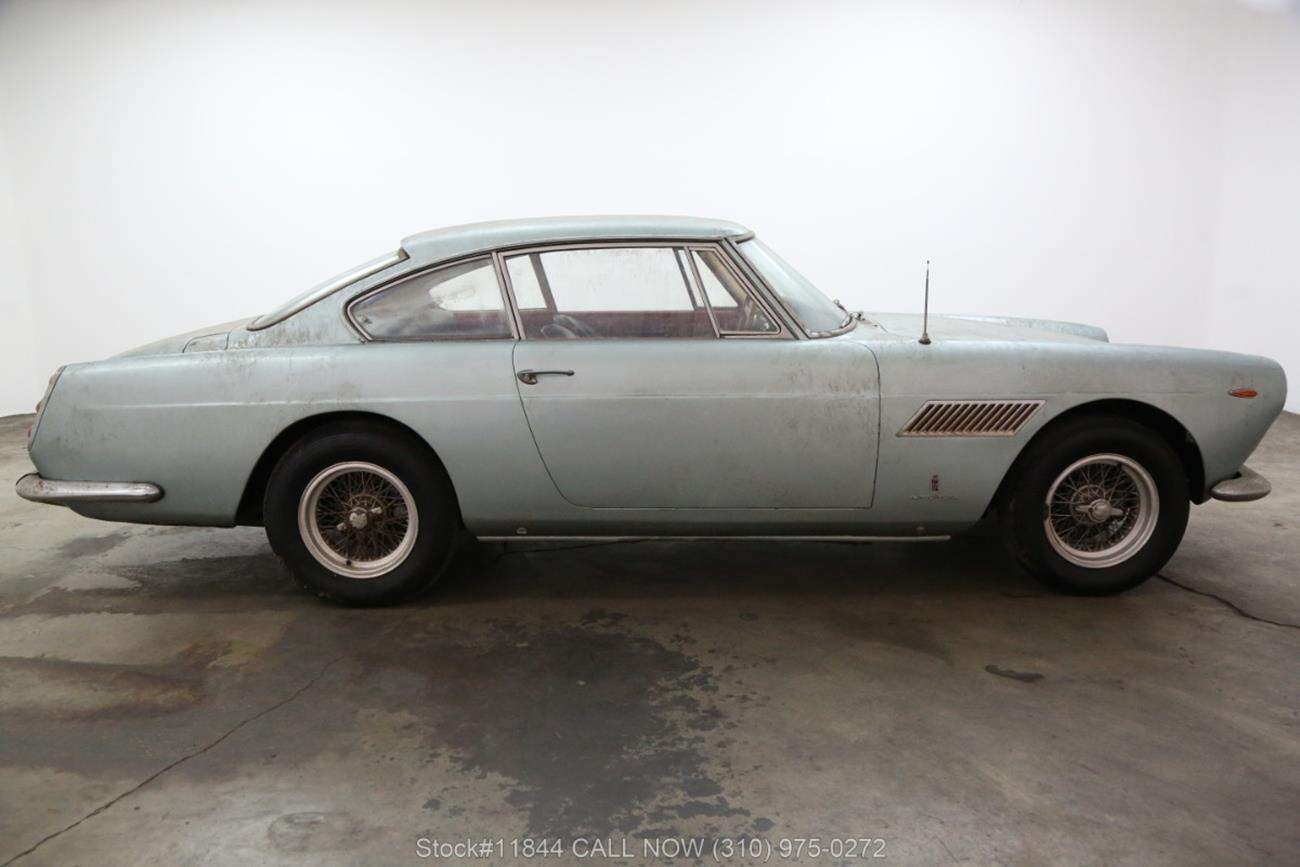 To wyjątkowe Ferrari 250GTE spędziło dekady w garażu