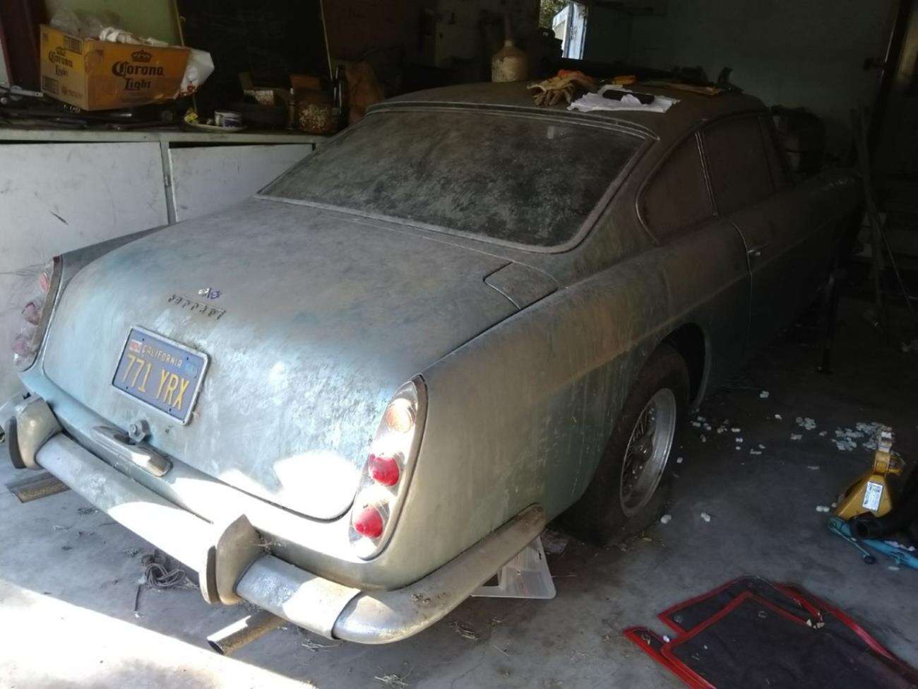 To wyjątkowe Ferrari 250GTE spędziło dekady w garażu