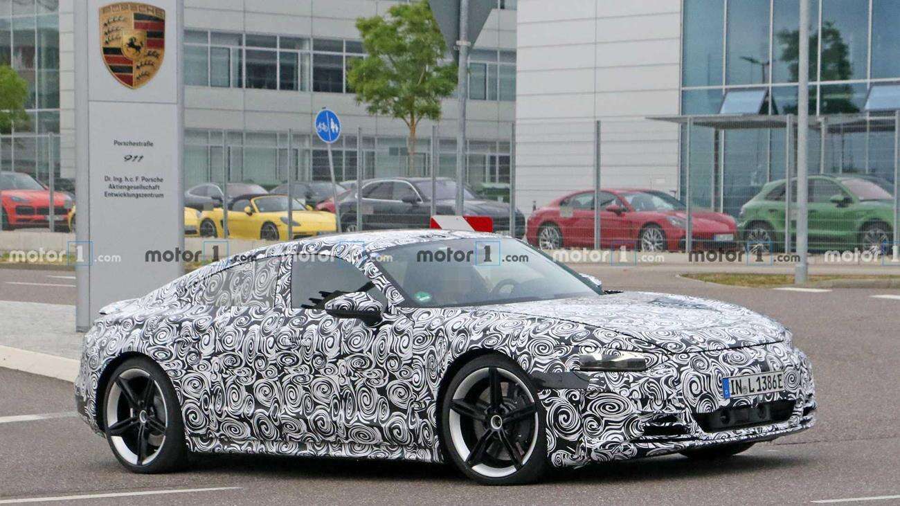 Co robił prototyp Audi E-Tron GT 2021 w placówce Porsche?