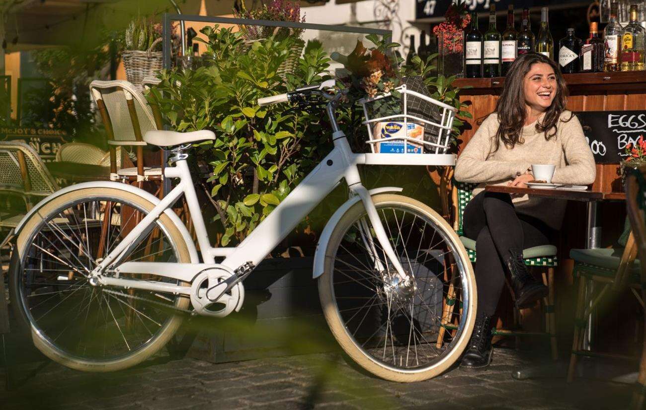 Elektryczny rower z miejskim zacięciem dla pań
