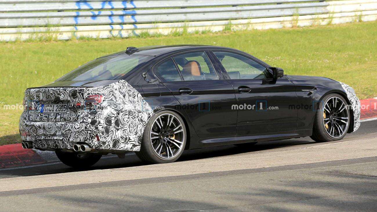 Odświeżone na 2021 rok BMW M5 dostrzeżone z nowościami