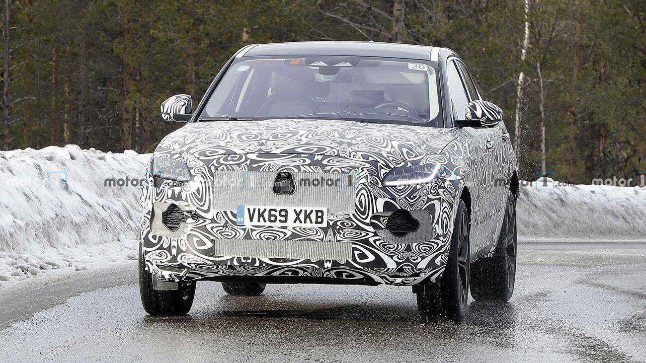 Odświeżony Jaguar E-Pace w kamuflażu