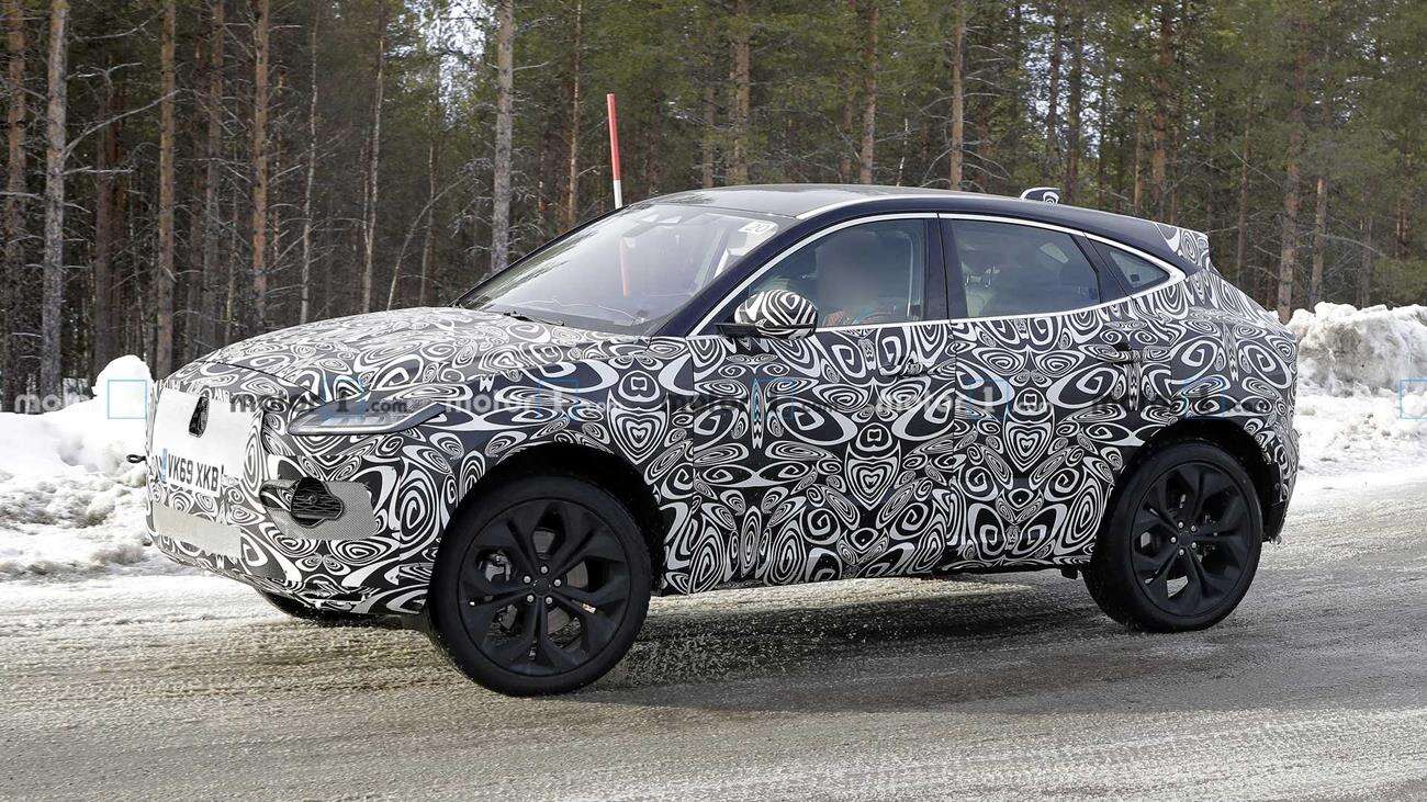 Odświeżony Jaguar E-Pace w kamuflażu