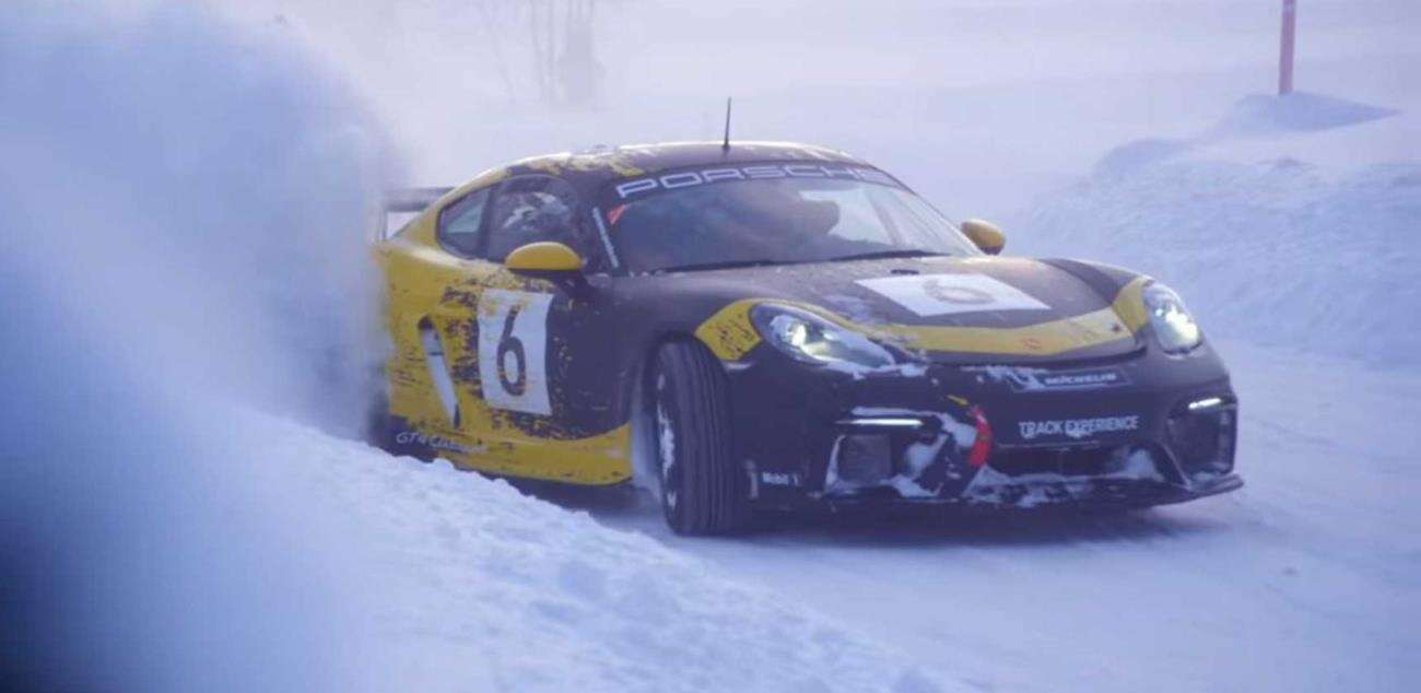 Porsche na śniegu, drift Porsche, śnieg Porsche, lodowe tory pokaz