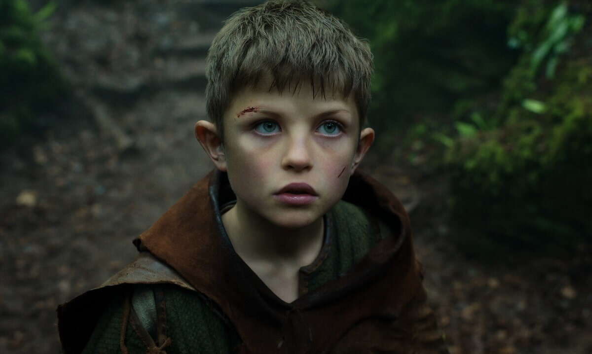 Przeklęta - Netflix prezentuje zdjęcia i plakat kolejnego serialu fantasy. Jest na co czekać?