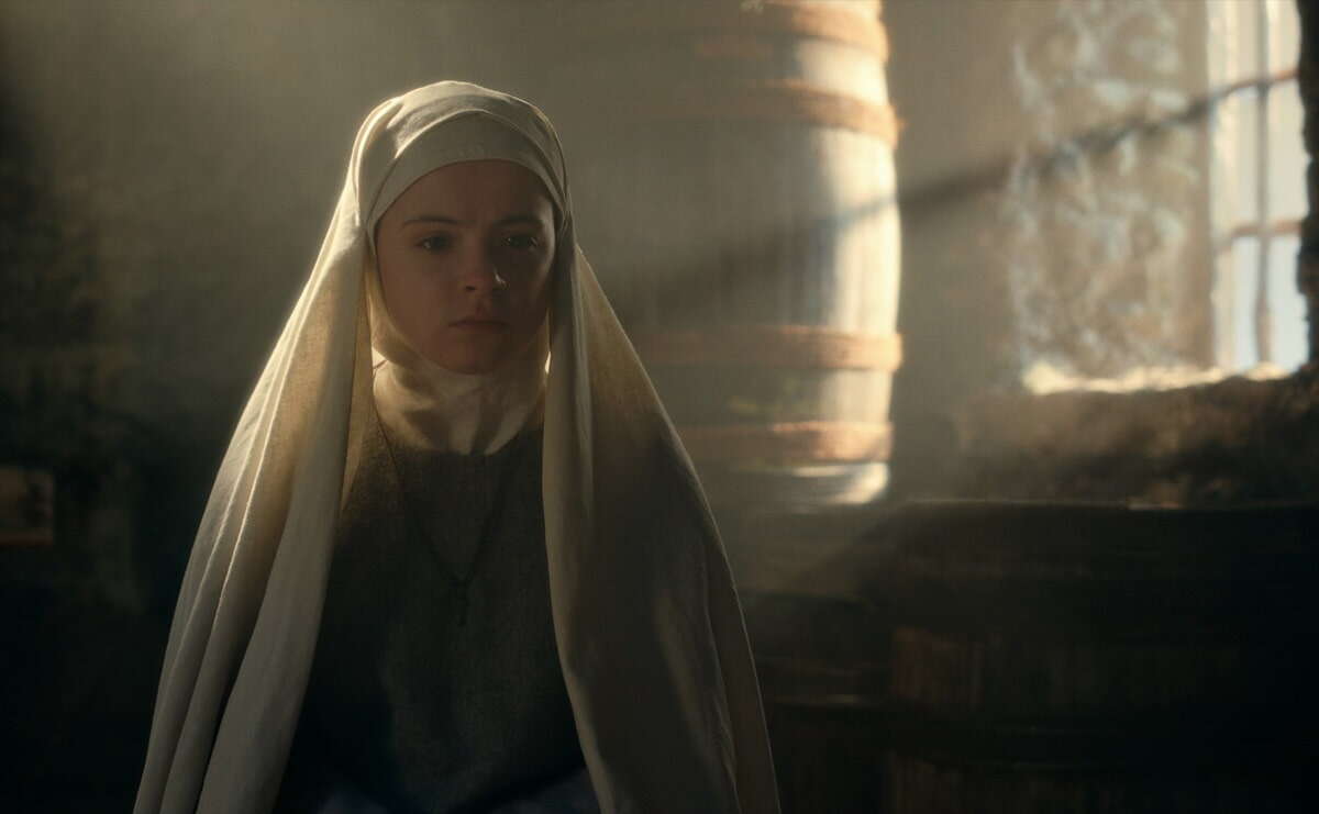 Przeklęta - Netflix prezentuje zdjęcia i plakat kolejnego serialu fantasy. Jest na co czekać?