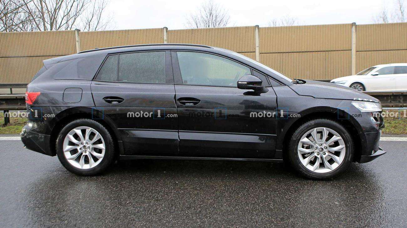 Zdjęcia prototypu elektrycznej Skody Enyaq