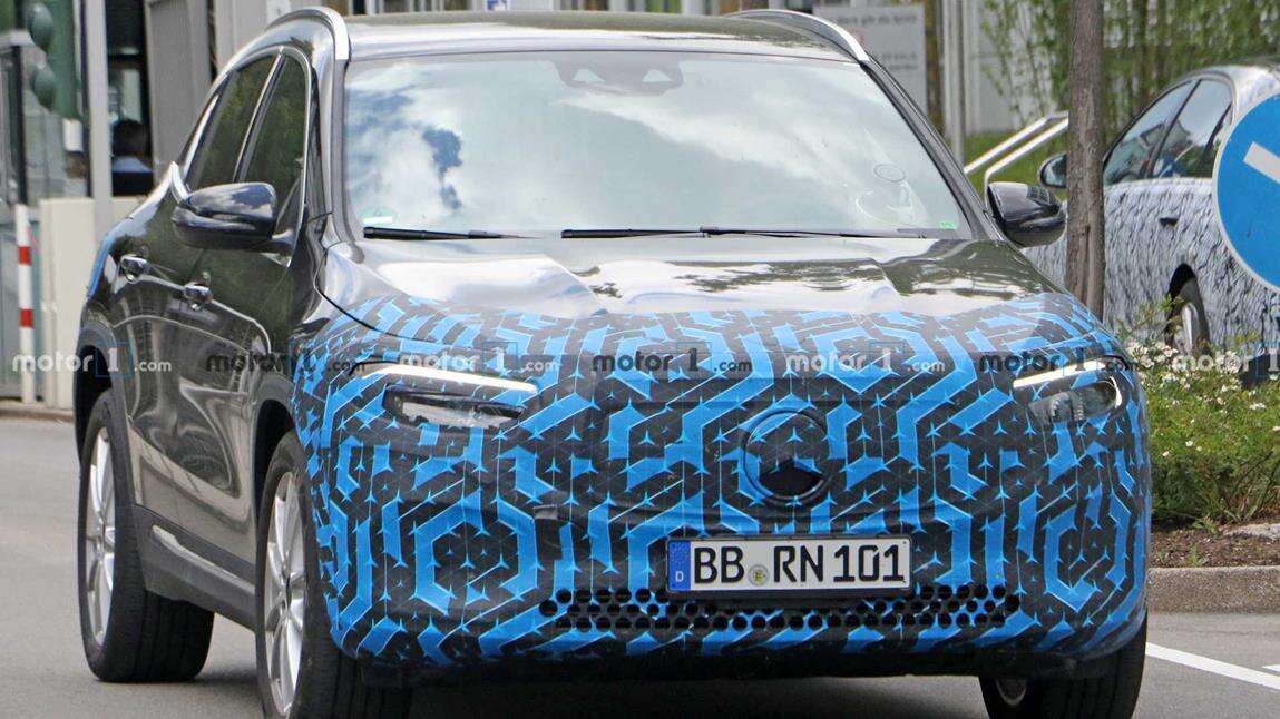 Mercedes EQA 2021 ciągle zakryty, ale w znacznie mniejszym stopniu