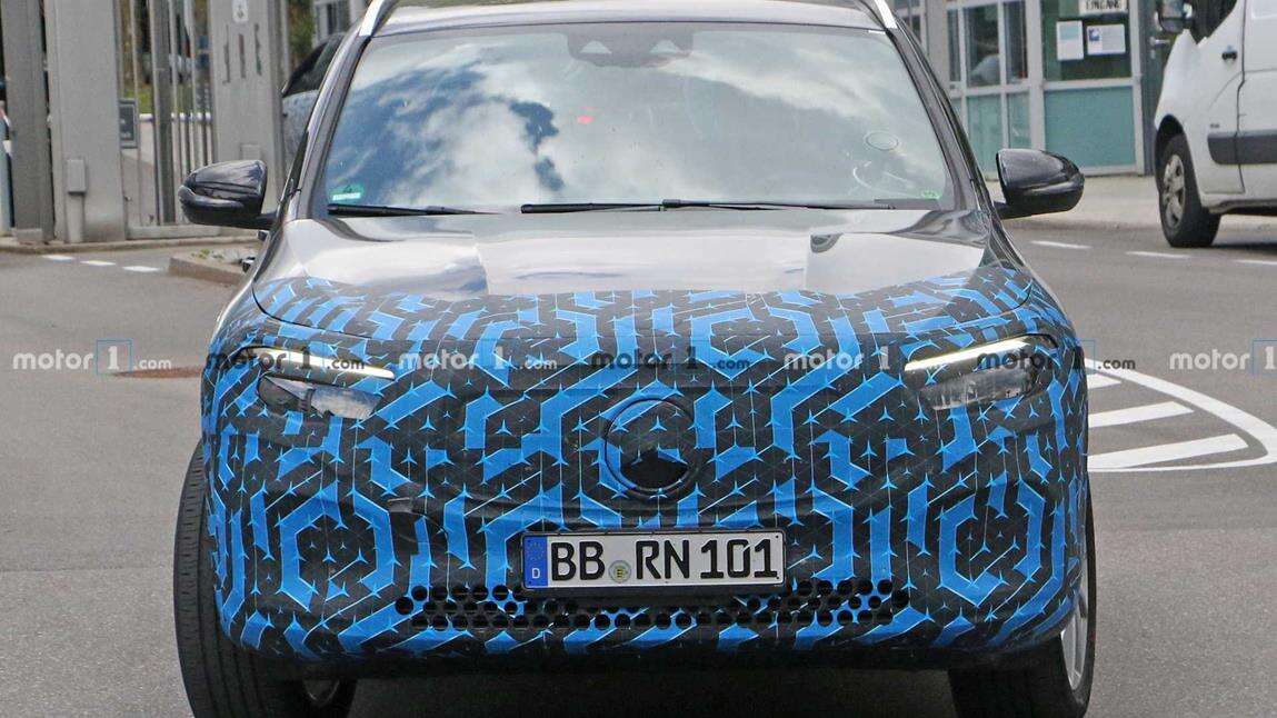 Mercedes EQA 2021 ciągle zakryty, ale w znacznie mniejszym stopniu