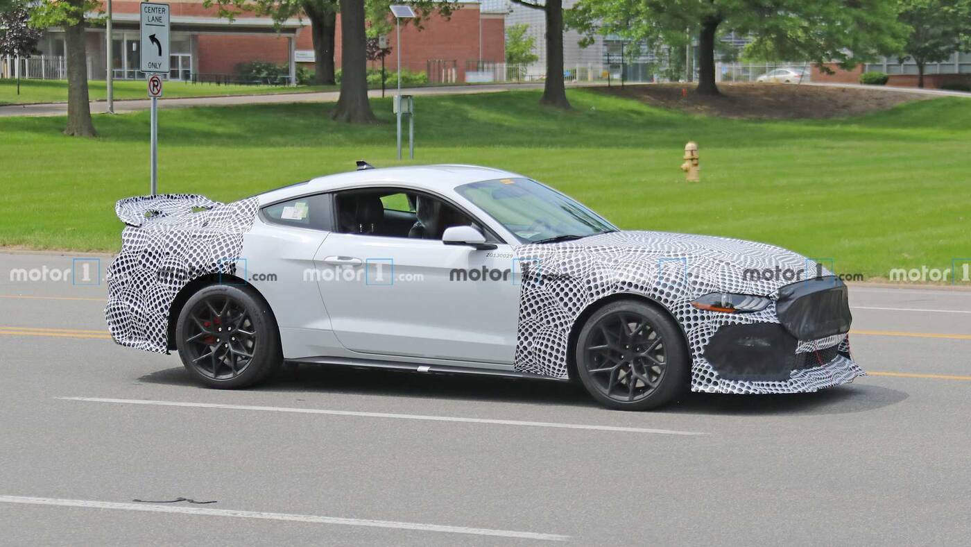 Nowy Ford Mustang Mach 1 wyszpiegowany