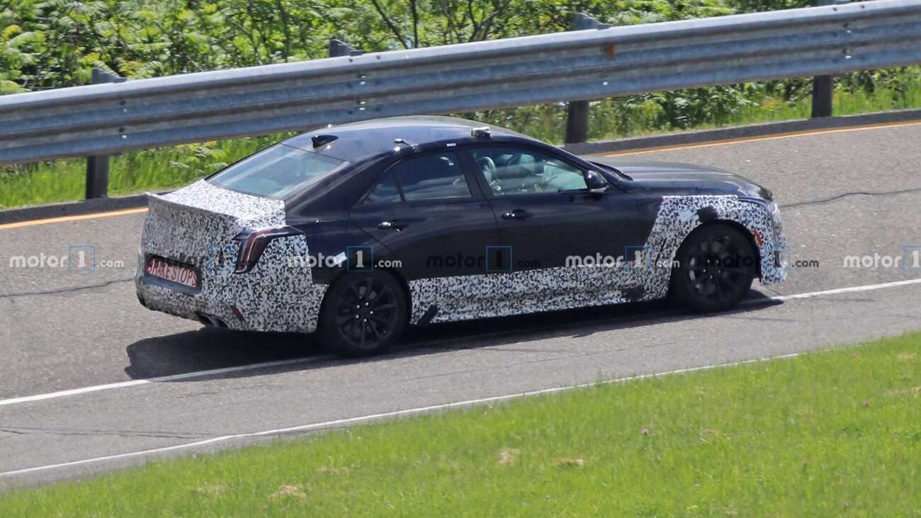 Prototyp Cadillac CT4-V Blackwing dostrzeżony w testach