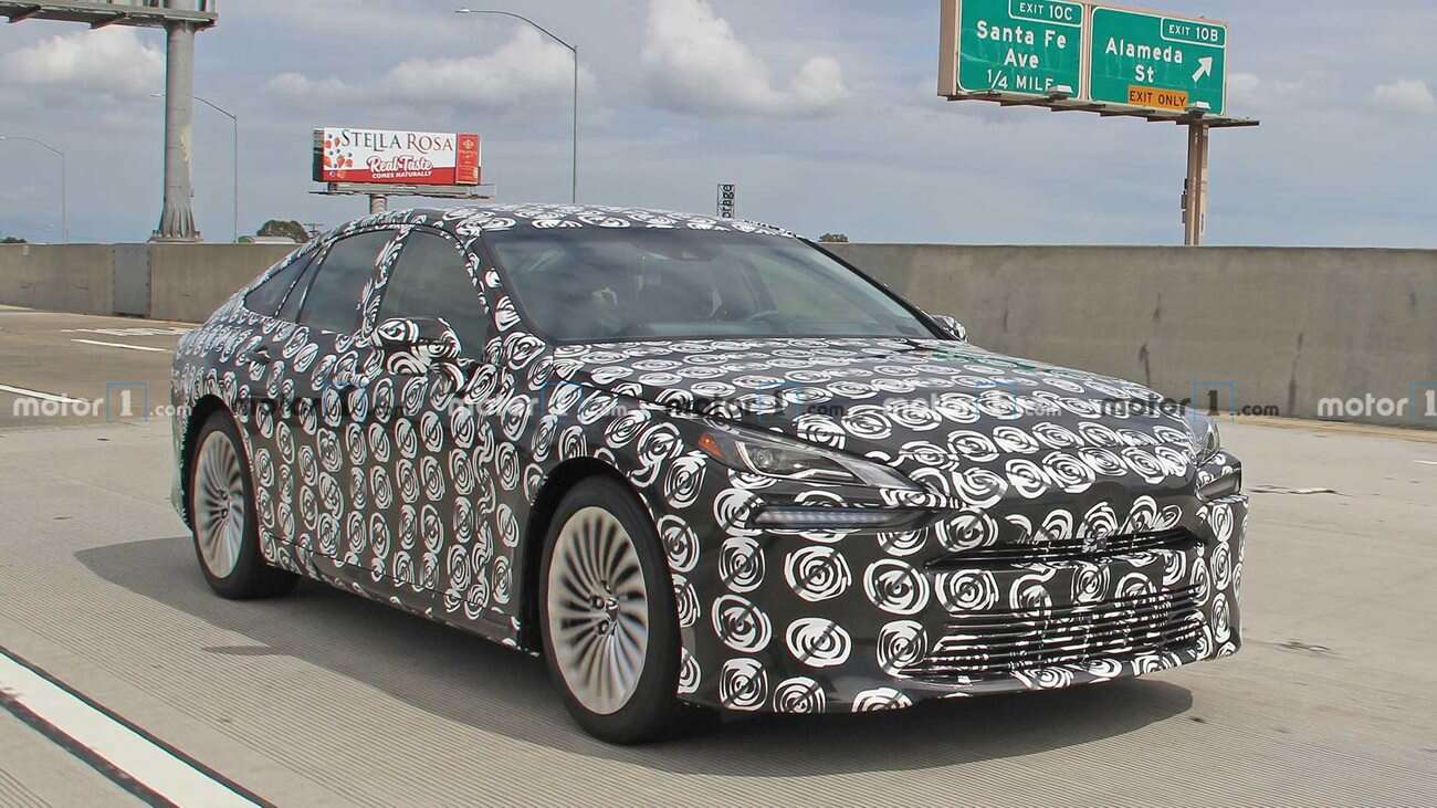 Zdjęcia prototypu nowej generacji Toyoty Mirai